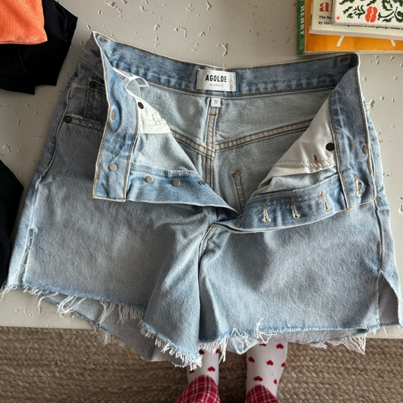 Agolde Dee Shorts in Jinx - Picture 3 of 6